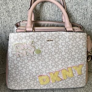 DKNY Bryant Crossbody Monogram Patches Medium Signature Logo NWT